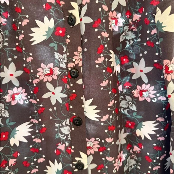 COPY - CAbi Short Sleeved Floral Blouse - Picture 6 of 6